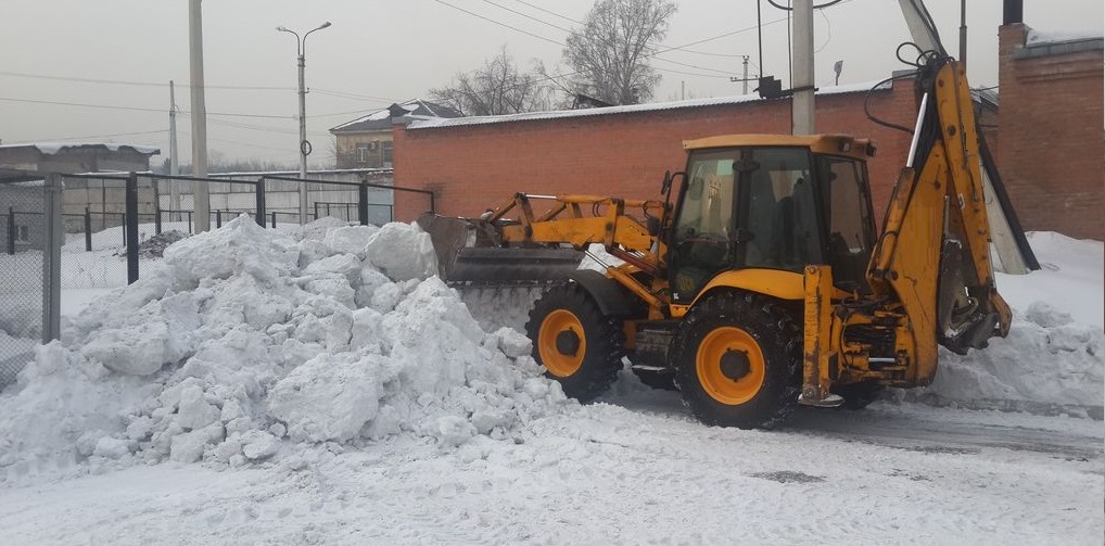 Экскаватор погрузчик для уборки снега и погрузки в самосвалы для вывоза в Башкортостане